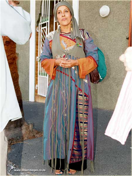 Tourist Guide Aqeelah Hendricks of Aqeelah Tours in front of the Auwal Masjid Mosque, presenting the Mosque's and Islam's brief history